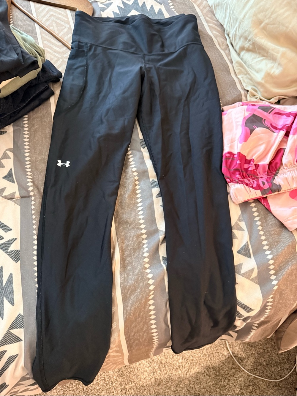 Under Armour Black Straight-Leg Women's Athletic Pants